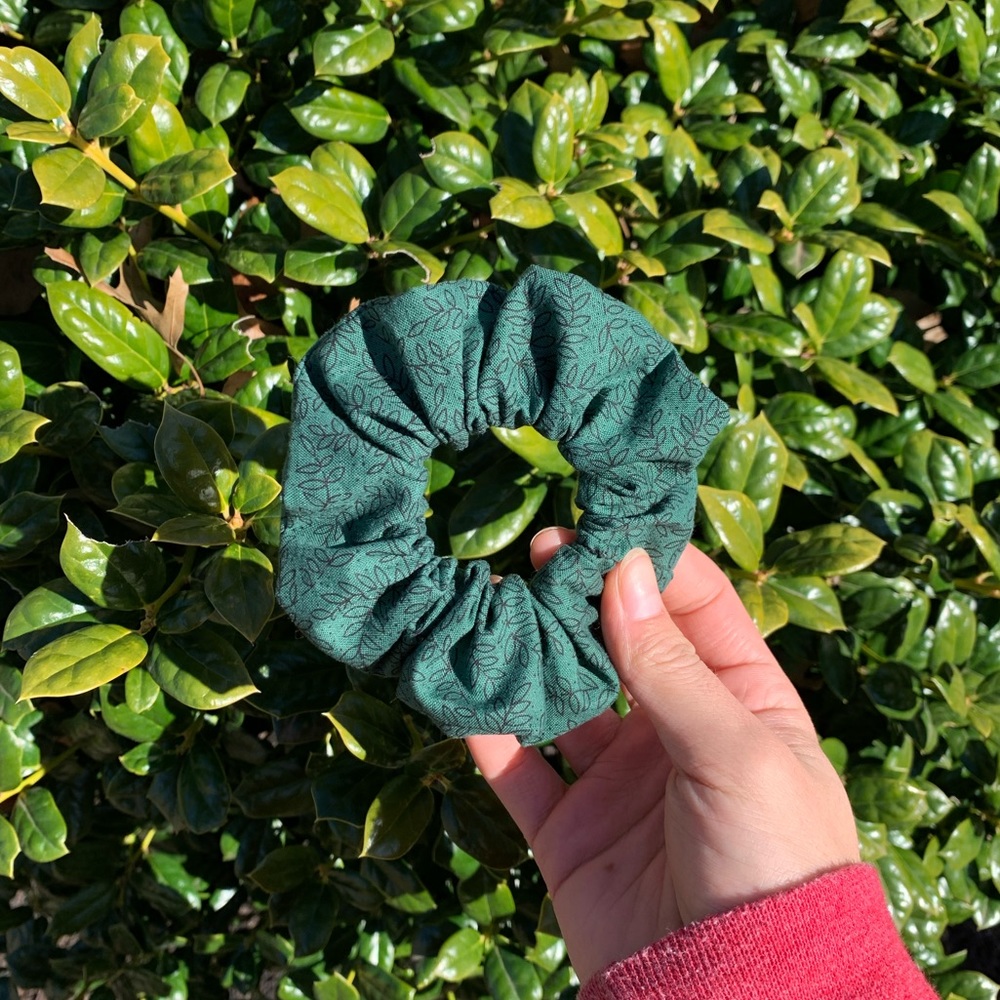 Scrunchie Set ๐๐ค - Picture 2 of 4